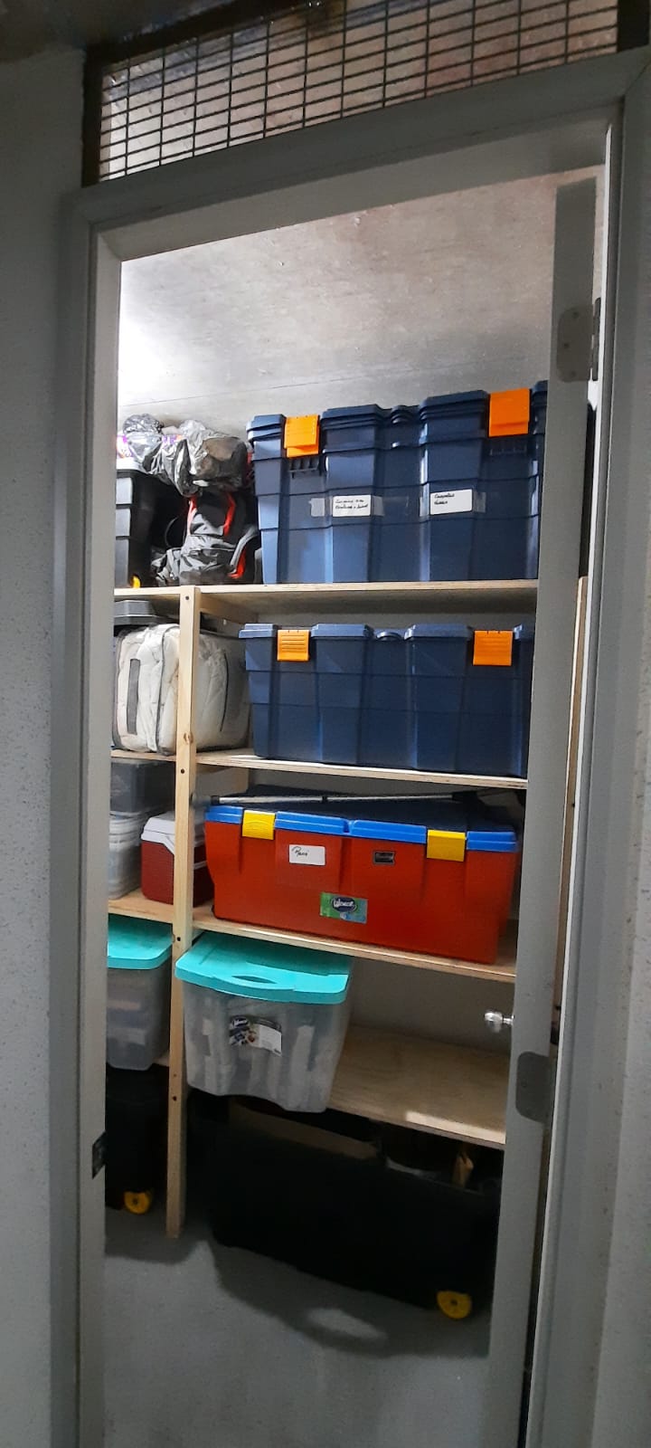 Bodega pequeña organizada